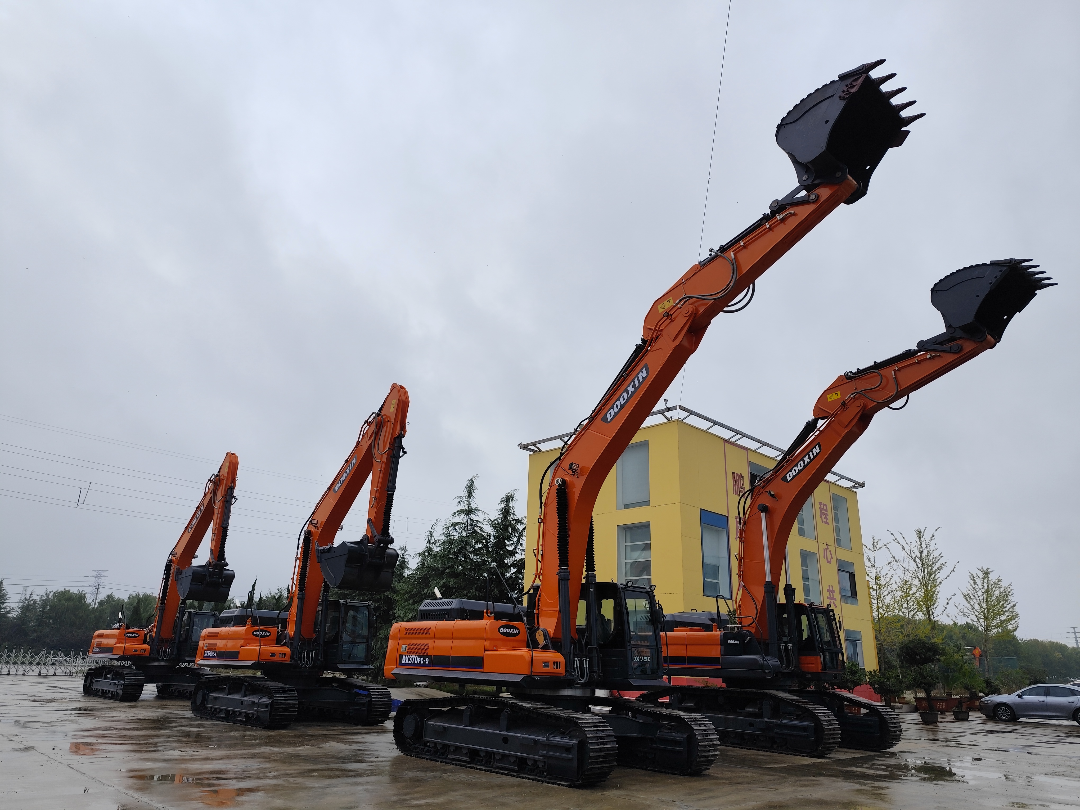 ຄະນະຜູ້ແທນລູກຄ້າຈາກປະເທດເອກວາດໍກໍາລັງຢ້ຽມຢາມ.