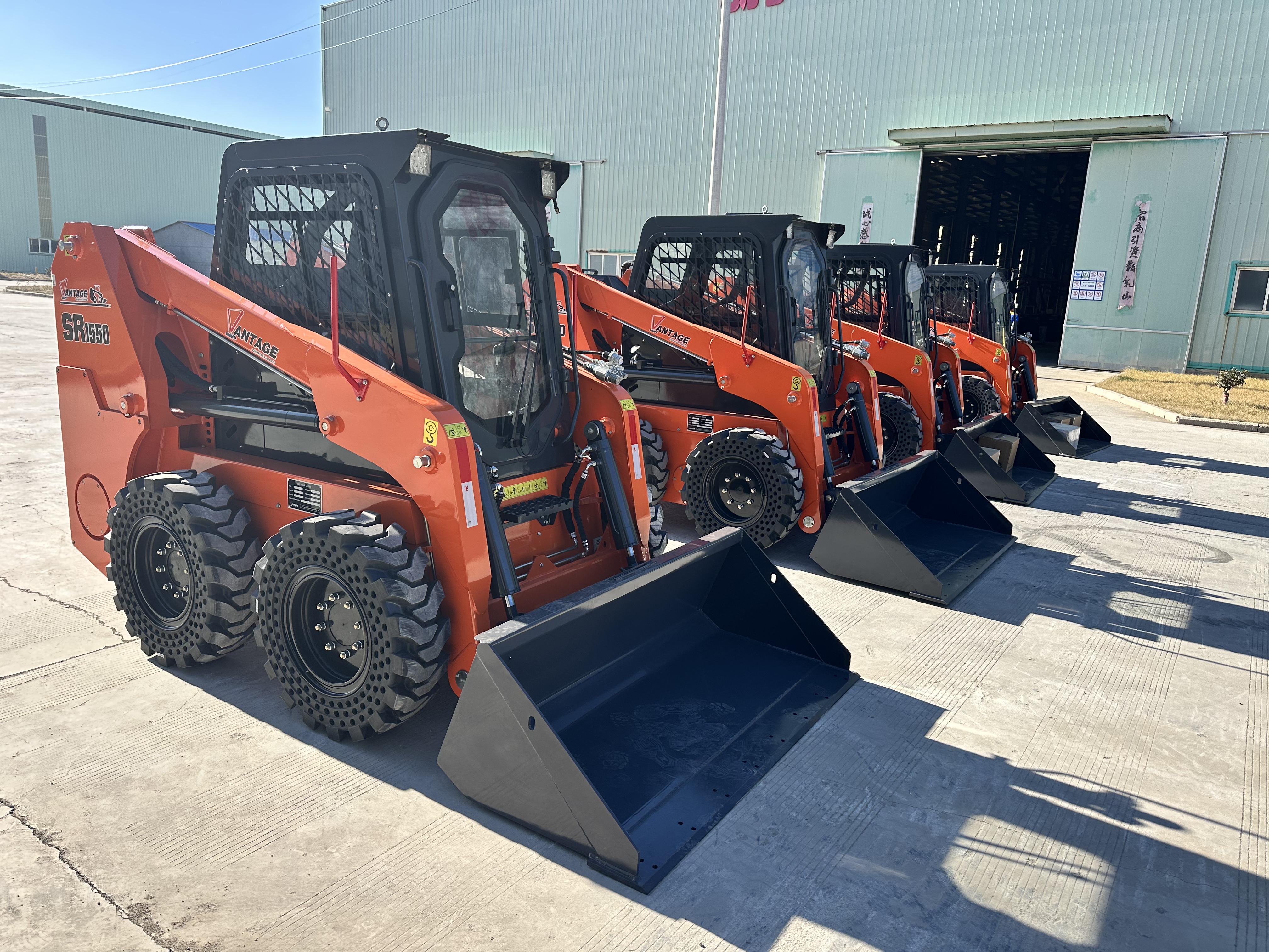 SR1550B Skid Steer Loader ສົ່ງໄປອາເມລິກາໃຕ້